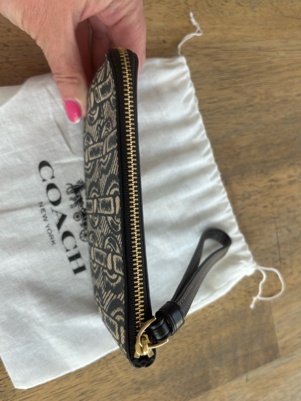 Coach C Bit Chainlink Black & Cream Signature Wristlet with dust bag - Picture 5 of 8
